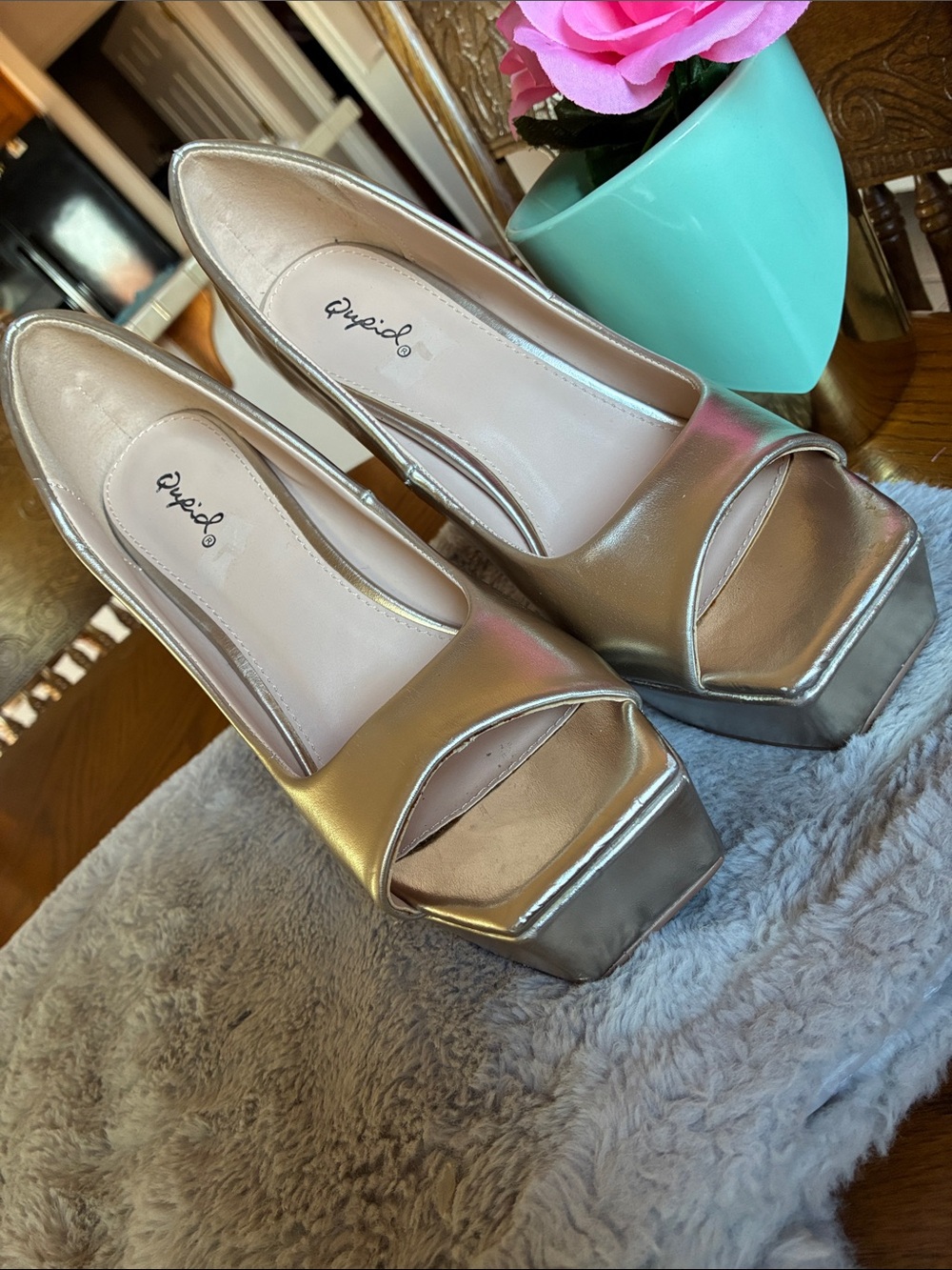 Qupid Metallic Gold Open-Toe Block Heel Pumps